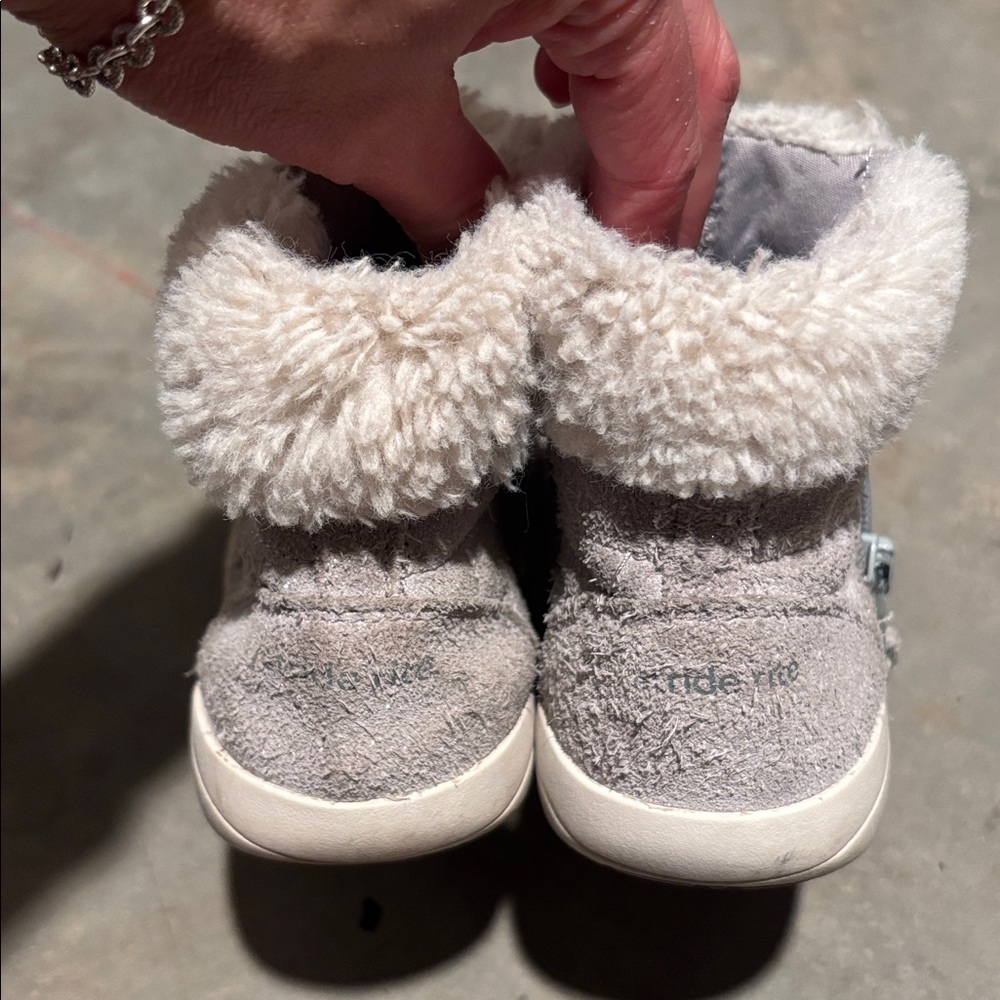 Stride Rite Chloe Girls Silver Sneaker Boots with Faux Fur - Picture 4 of 6
